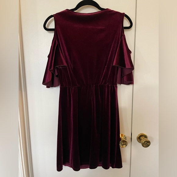 EC Boho Velvet Dress wi/ Open Shoulders - Picture 4 of 6
